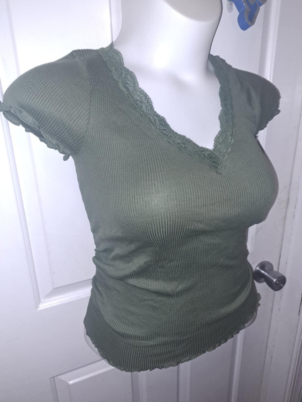 🆕Merona Sage Short Sleeve Lace V-Neck Top Sz L